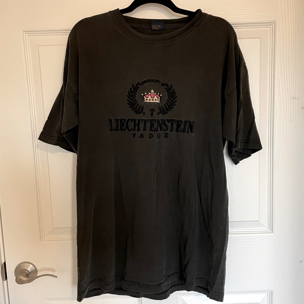 Butter Soft Vintage Swiss Liechtenstein Tee